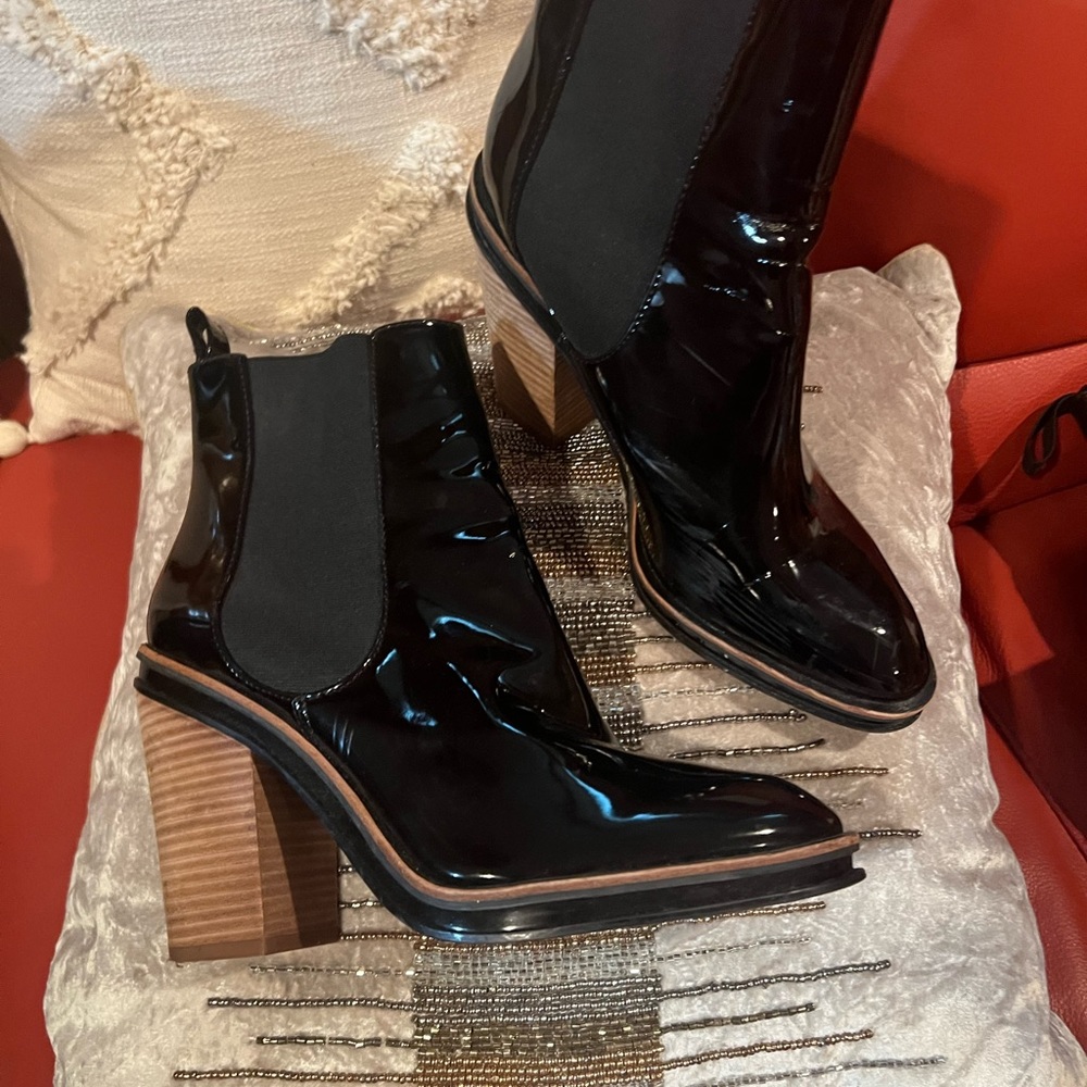 Patent Leather booties with a few scuff marks🔥🔥